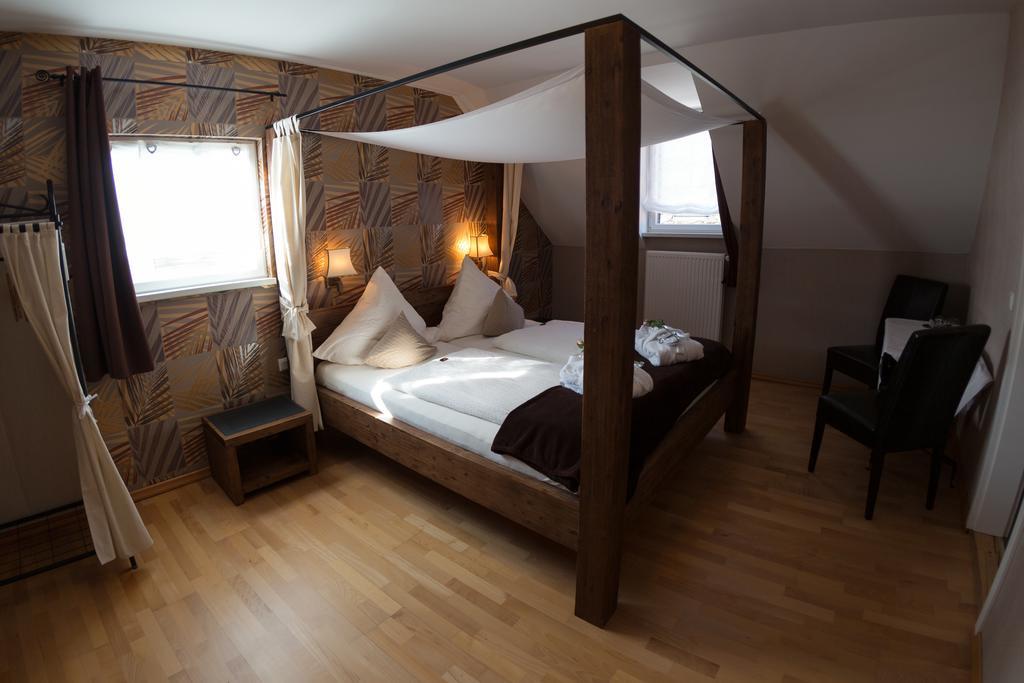 Dooscht Gaestehaus Reichshof Kröv Exteriör bild